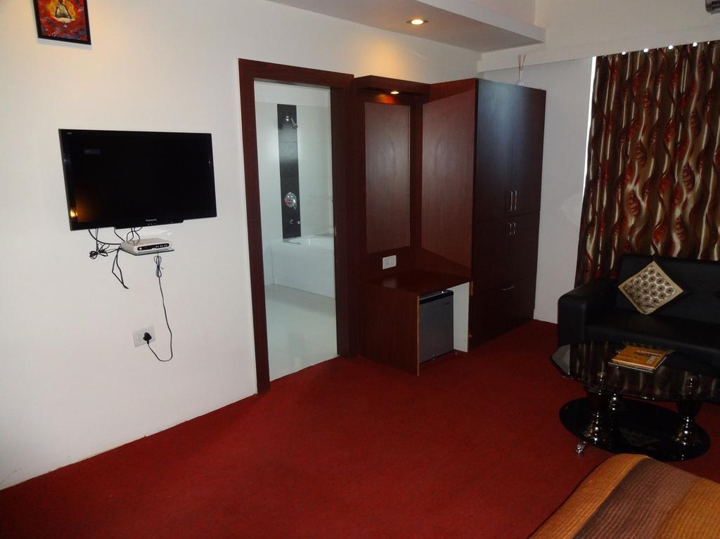 Hotel Avn Grand Ранчи Екстериор снимка