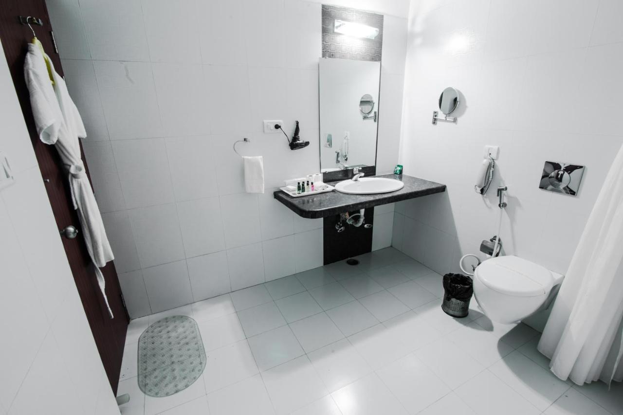 Hotel Avn Grand Ранчи Екстериор снимка