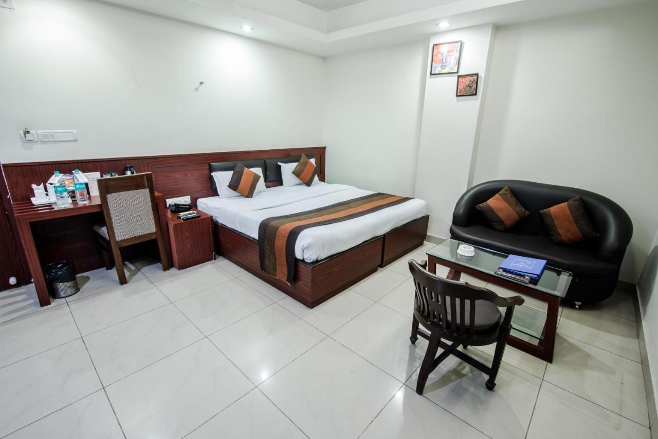 Hotel Avn Grand Ранчи Екстериор снимка