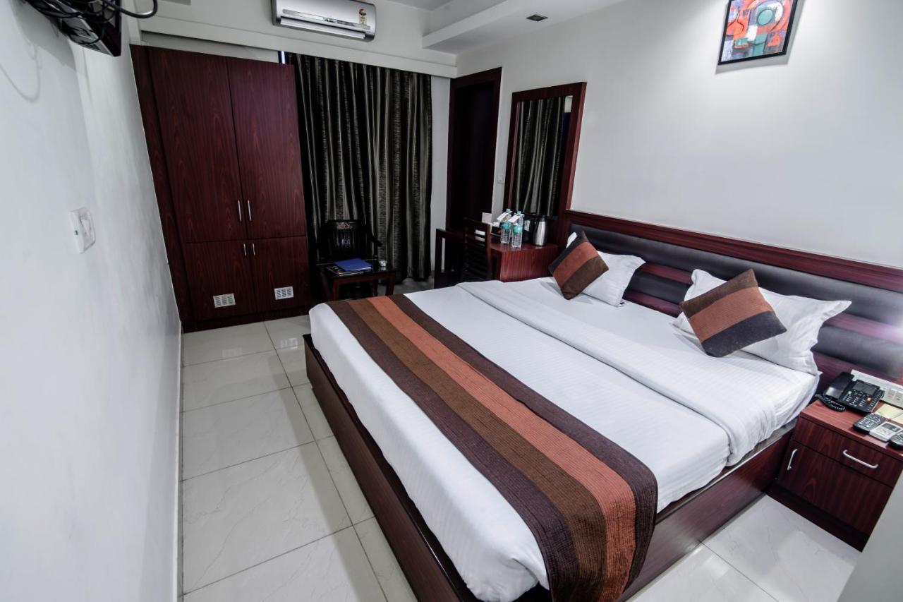 Hotel Avn Grand Ранчи Екстериор снимка