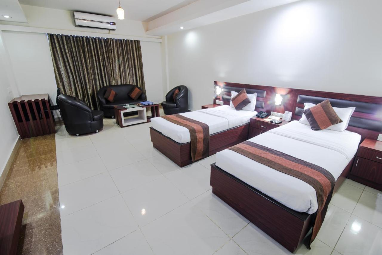 Hotel Avn Grand Ранчи Екстериор снимка