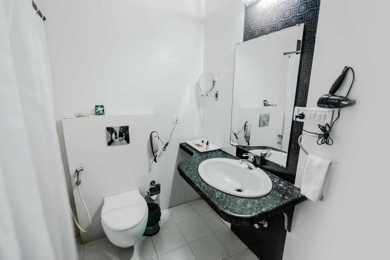 Hotel Avn Grand Ранчи Екстериор снимка