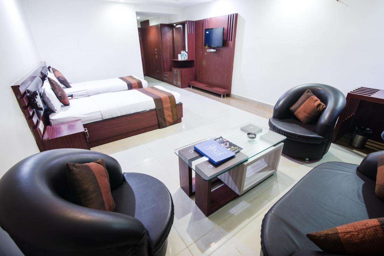 Hotel Avn Grand Ранчи Екстериор снимка