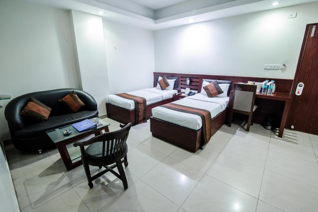 Hotel Avn Grand Ранчи Екстериор снимка