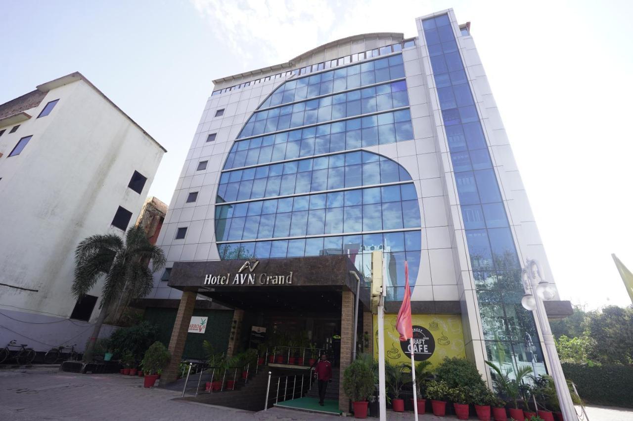 Hotel Avn Grand Ранчи Екстериор снимка
