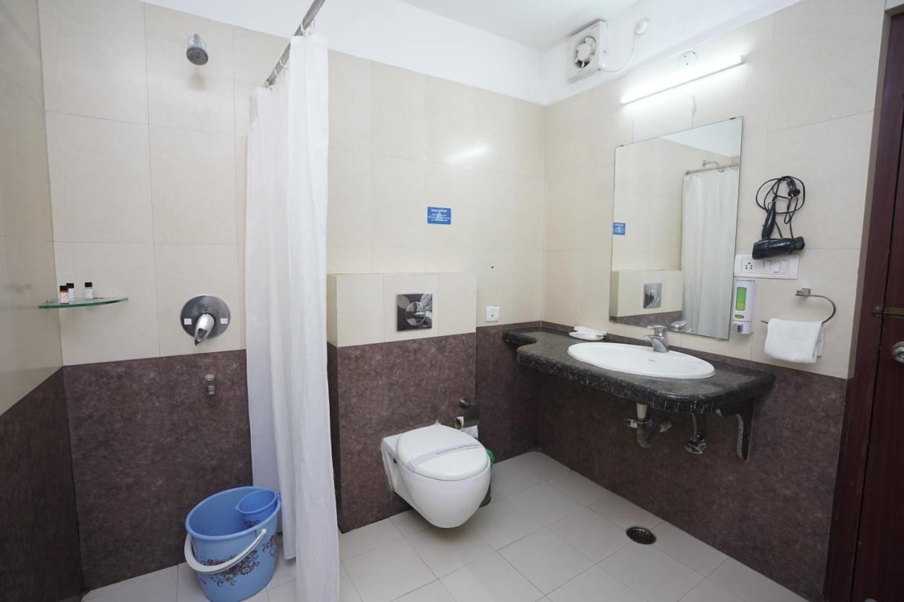 Hotel Avn Grand Ранчи Екстериор снимка