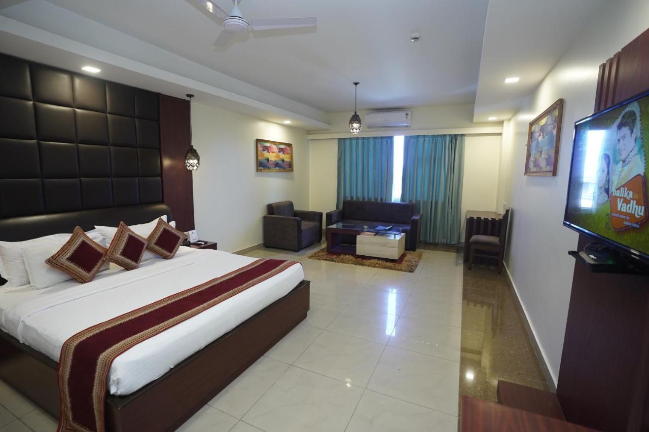 Hotel Avn Grand Ранчи Екстериор снимка