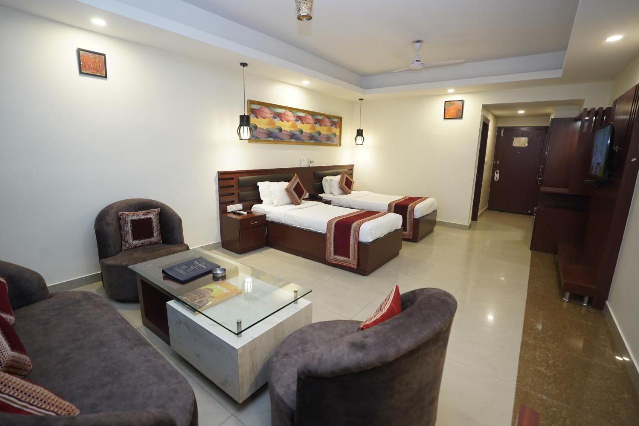 Hotel Avn Grand Ранчи Екстериор снимка