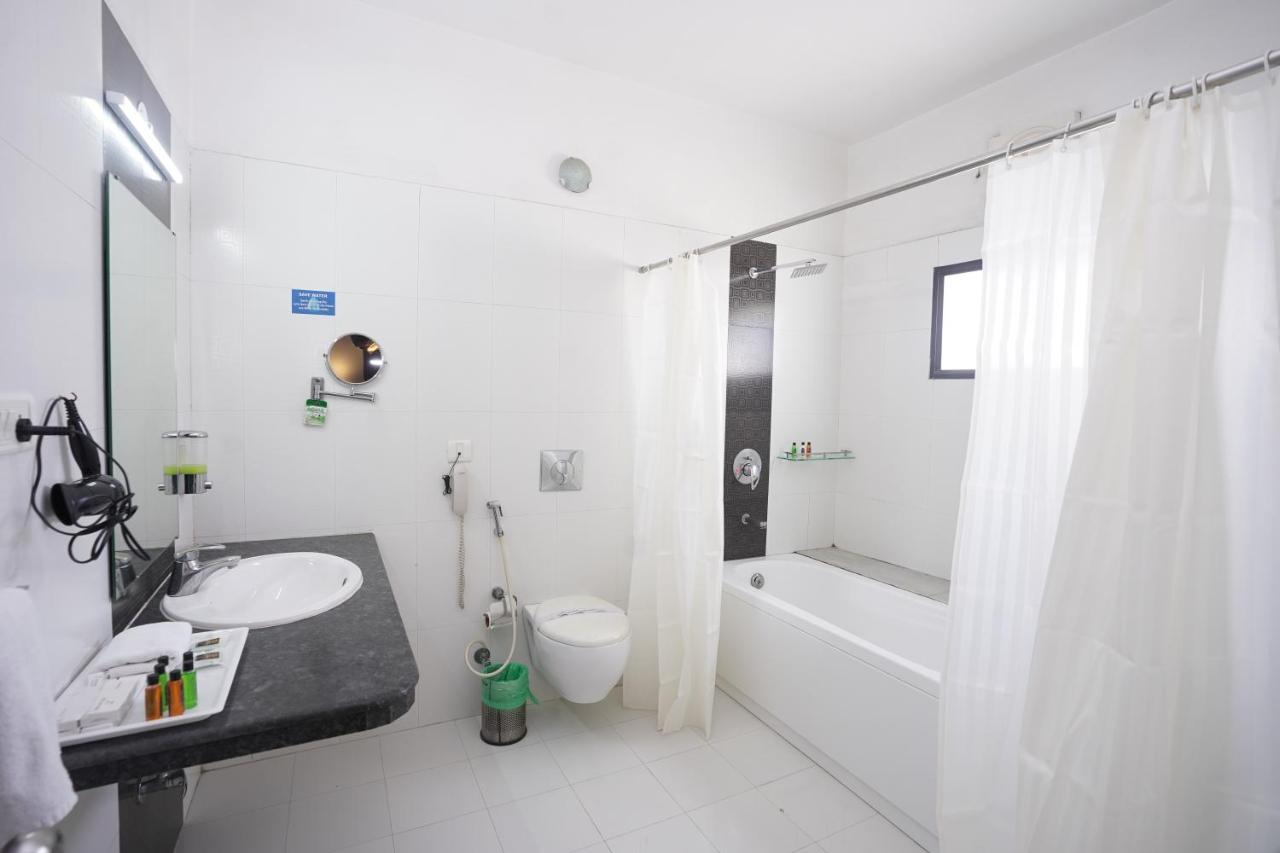 Hotel Avn Grand Ранчи Екстериор снимка