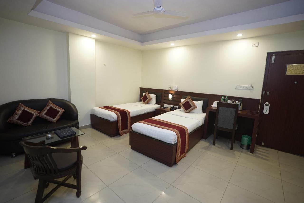 Hotel Avn Grand Ранчи Екстериор снимка