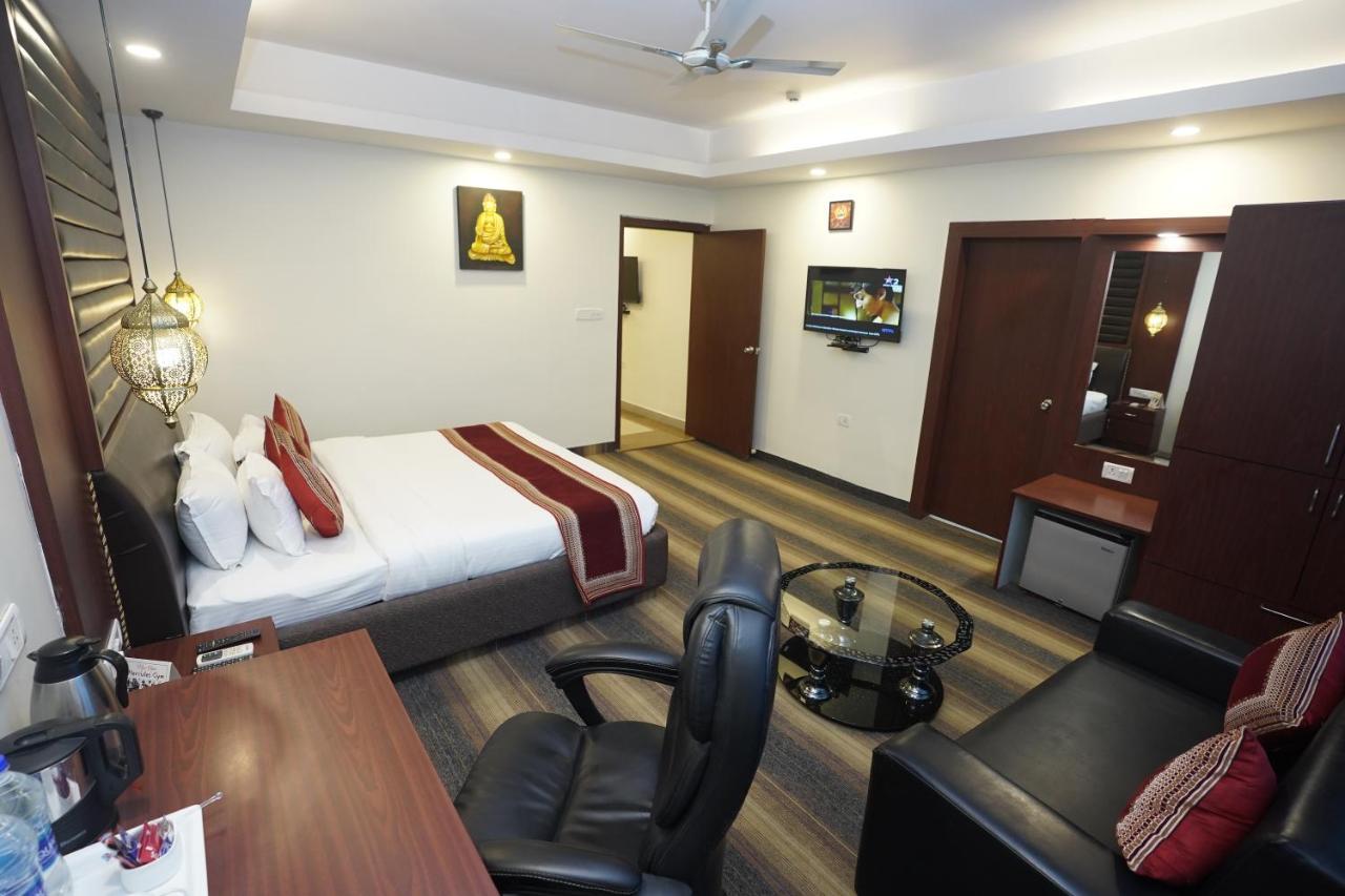 Hotel Avn Grand Ранчи Екстериор снимка