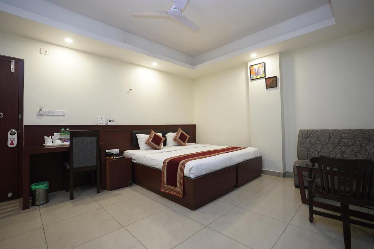 Hotel Avn Grand Ранчи Екстериор снимка