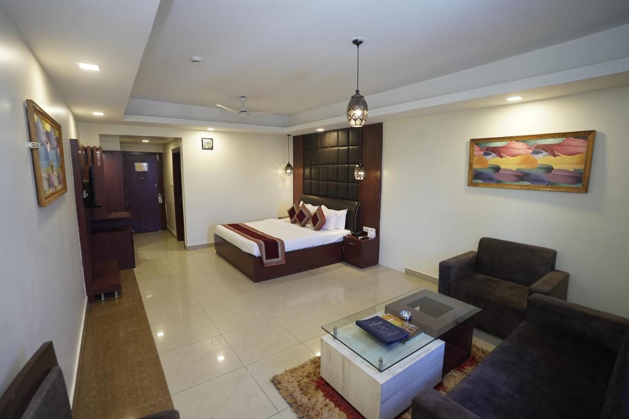 Hotel Avn Grand Ранчи Екстериор снимка