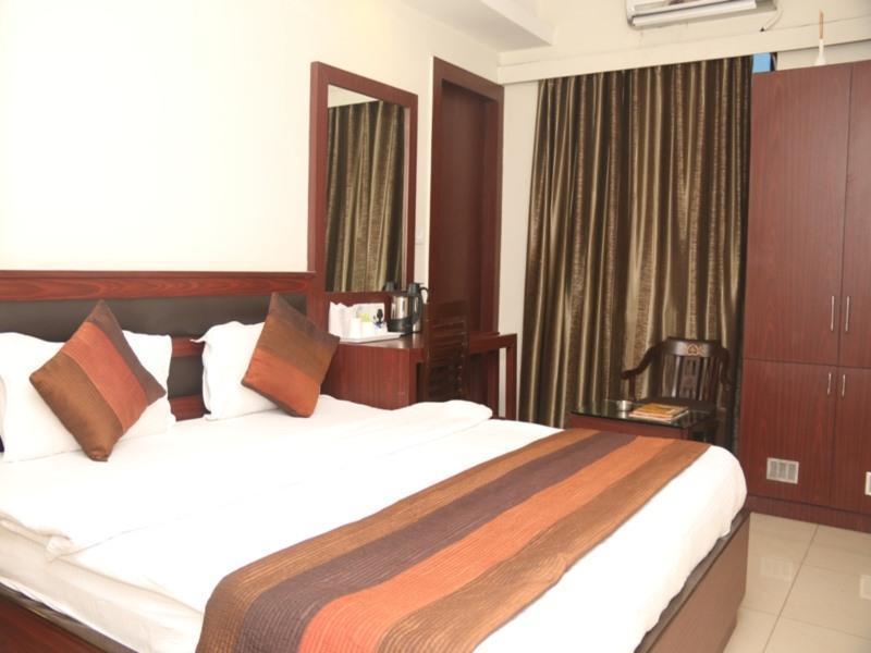 Hotel Avn Grand Ранчи Екстериор снимка