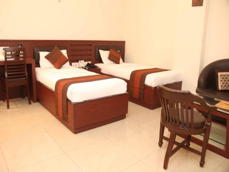 Hotel Avn Grand Ранчи Екстериор снимка