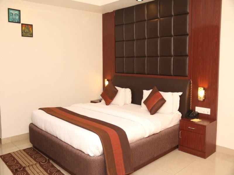 Hotel Avn Grand Ранчи Екстериор снимка
